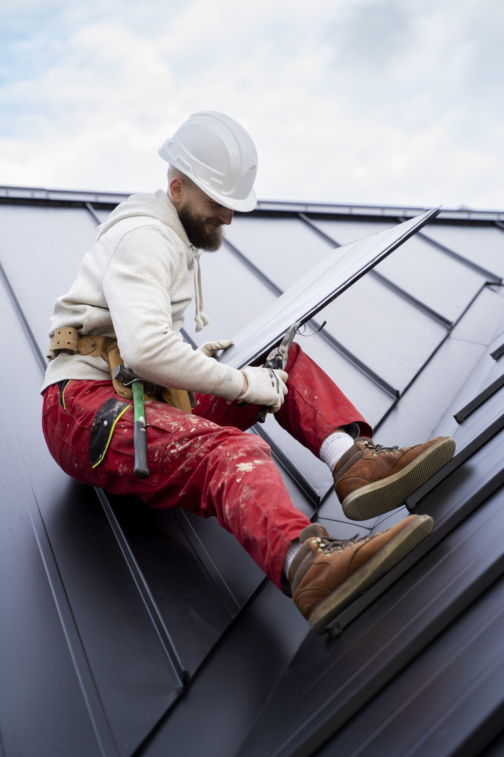 full-shot-worker-with-helmet-working-roof